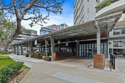 FITTED COMMERICAL KITCHEN IN THRIVING RETAIL PRECINCT