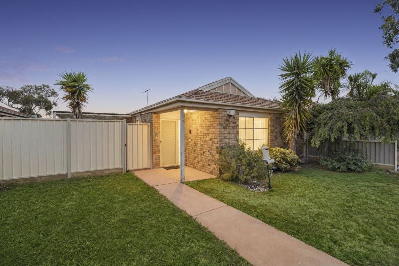 10 Marsden Walk, Roxburgh Park