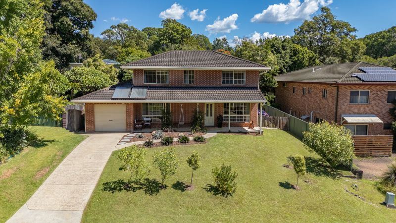 Walk to Town - Spacious Family Home in Prime Location