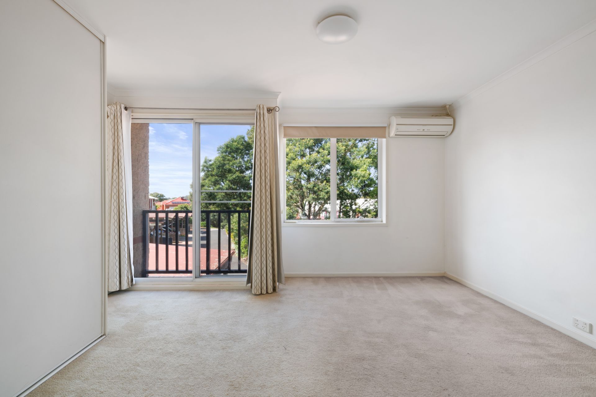 Simplicity, Comfort & Convenience in a Prime Location