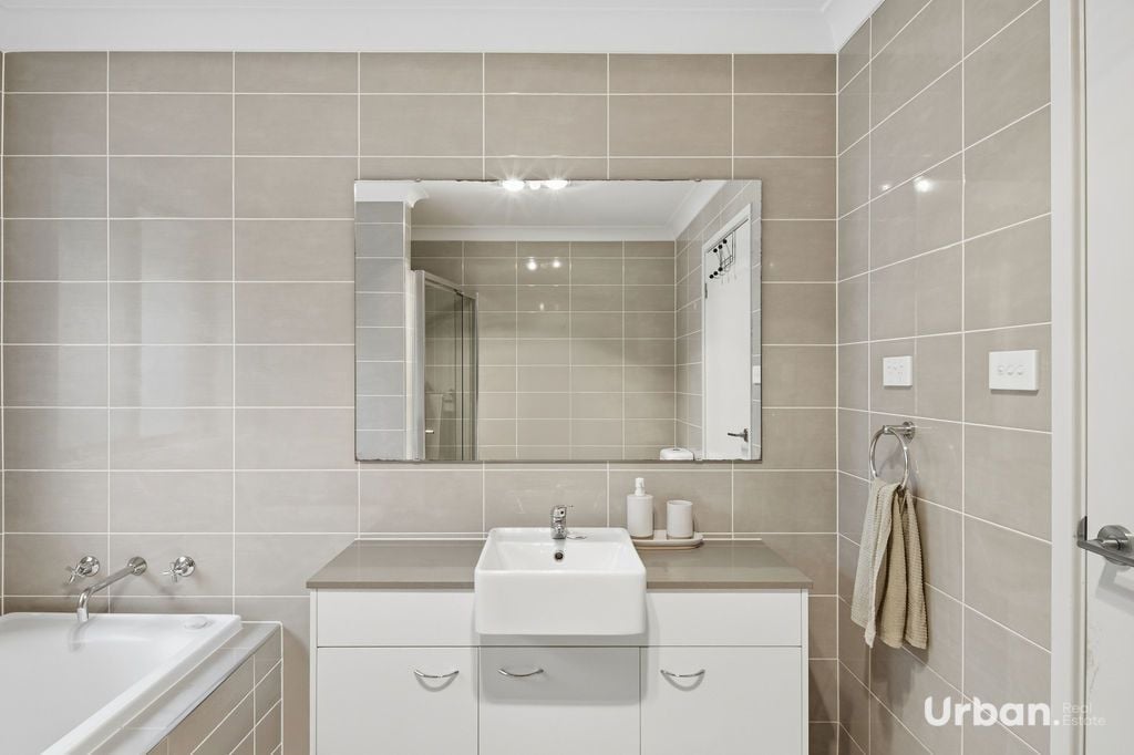 Oran Park 15 Matich Place