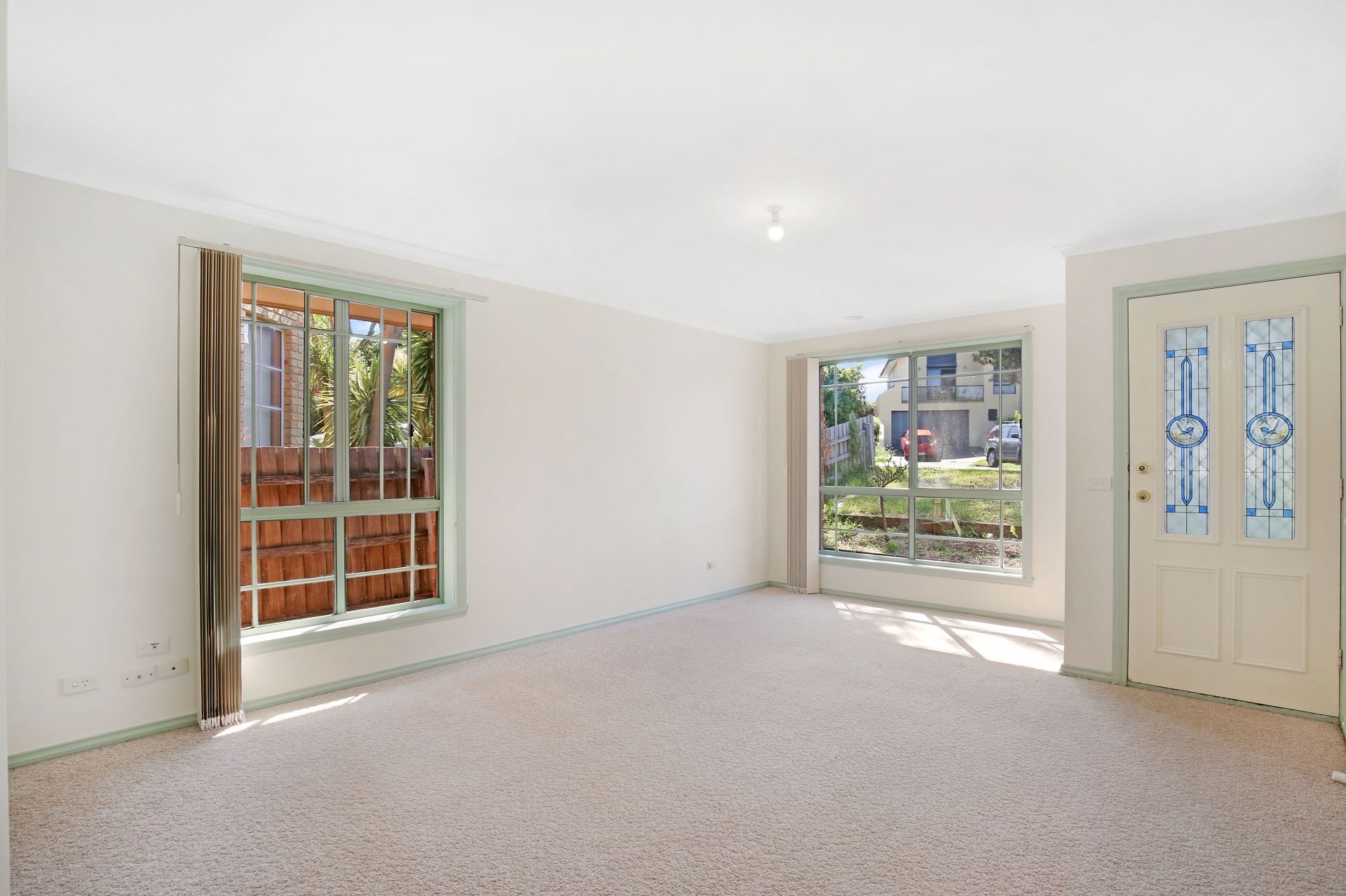 QUIET COURT LOCATION...CONVENIENTLY LOCATED!