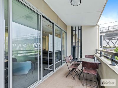 OFFICE OPPORTUNITY OPPOSITE STORY BRIDGE HOTEL!