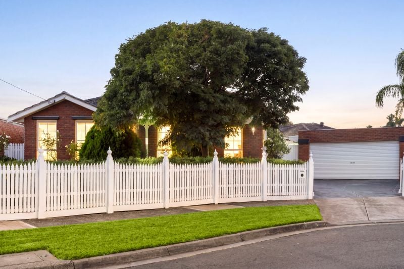 4 Plymouth Court, Epping