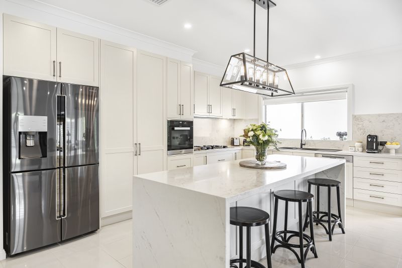 9 Cheviot Drive, Mill Park