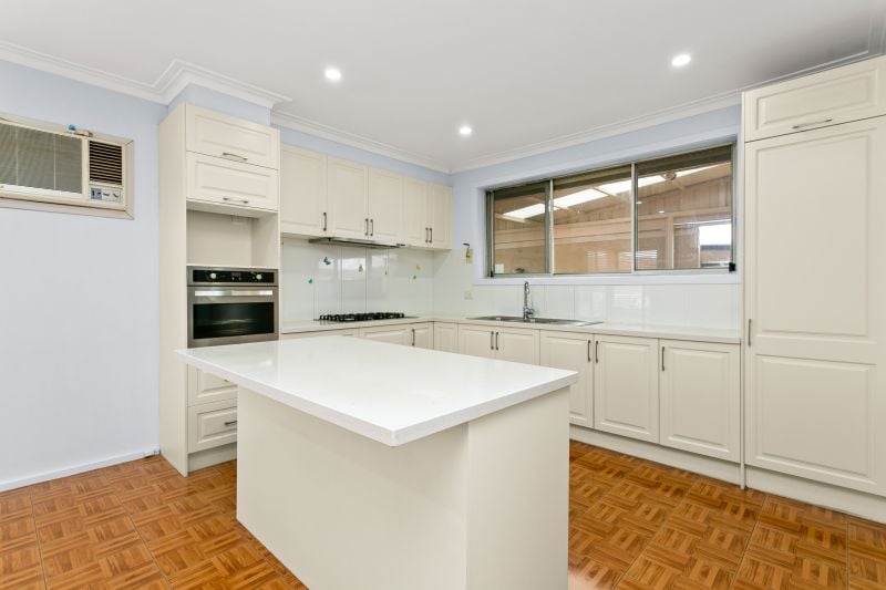 10 Catalina Drive, Thomastown