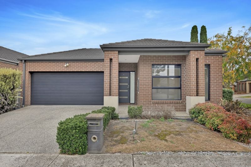17 Jondarvan Drive, Mernda