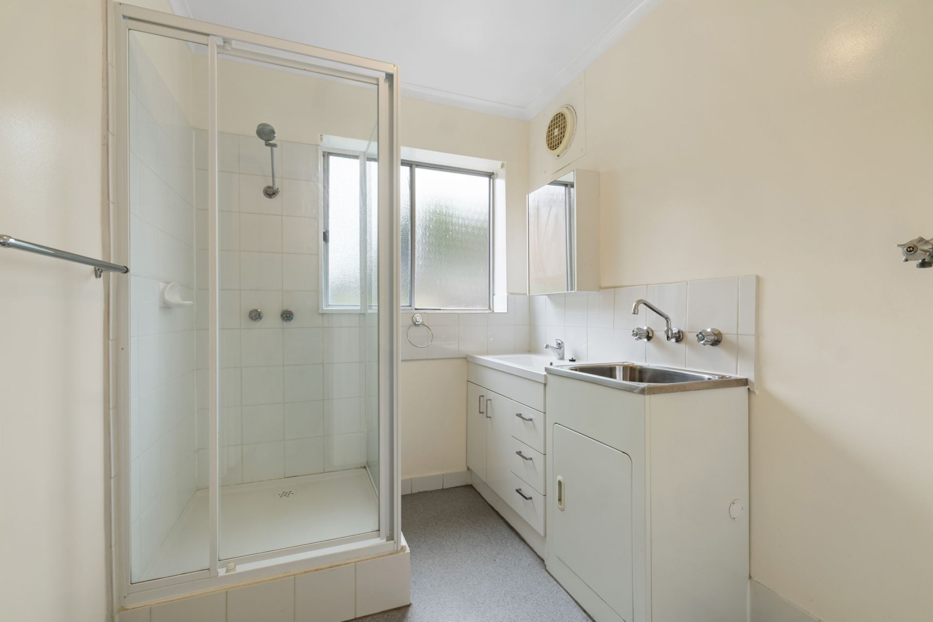 SPACE LIGHT AND COMFORTABLE LIVING IN A SUPERB LOCATION