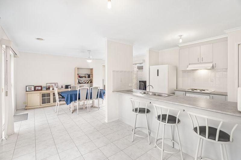 10 Marsden Walk, Roxburgh Park