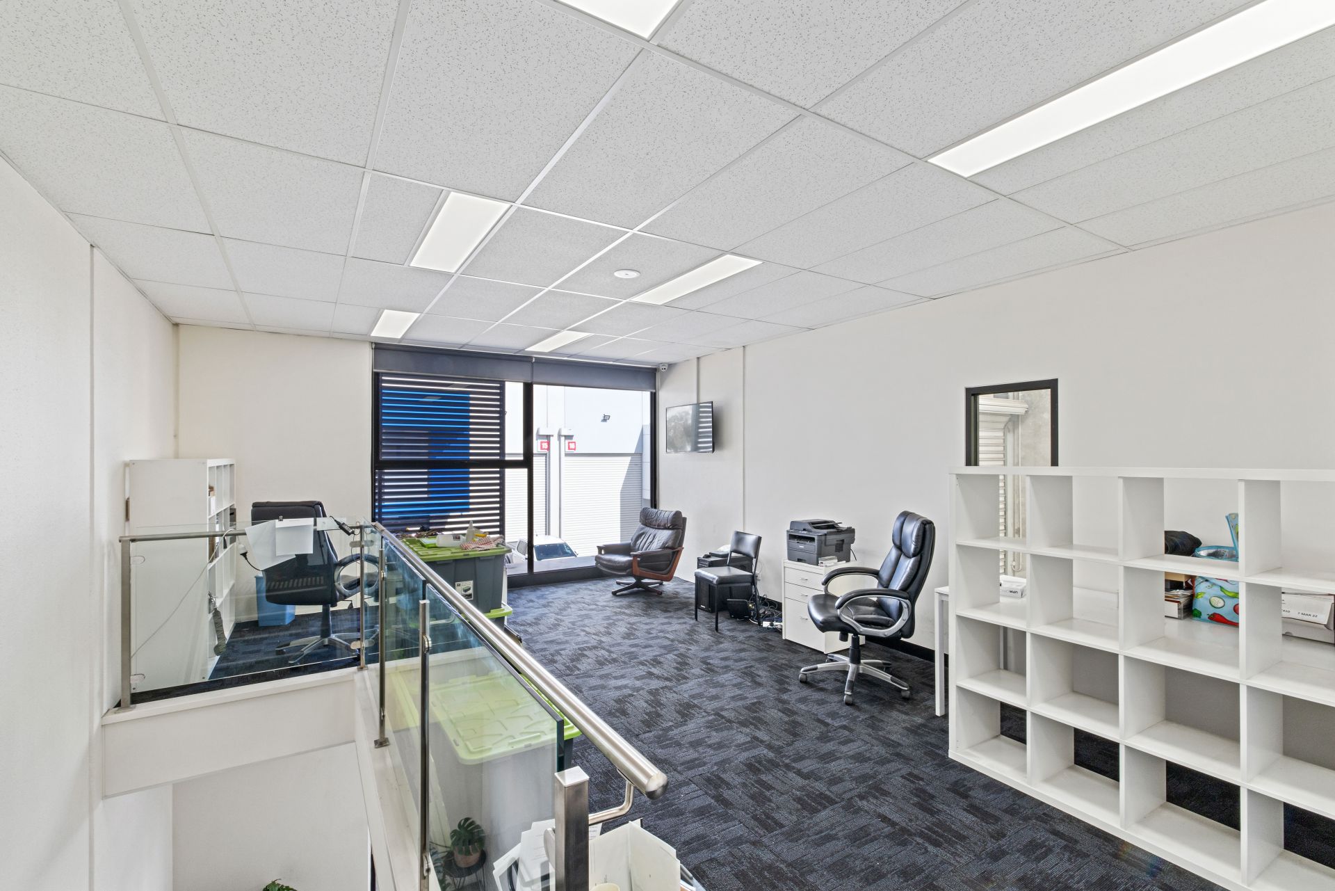 QUALITY WAREHOUSE 166m2 (approx.)