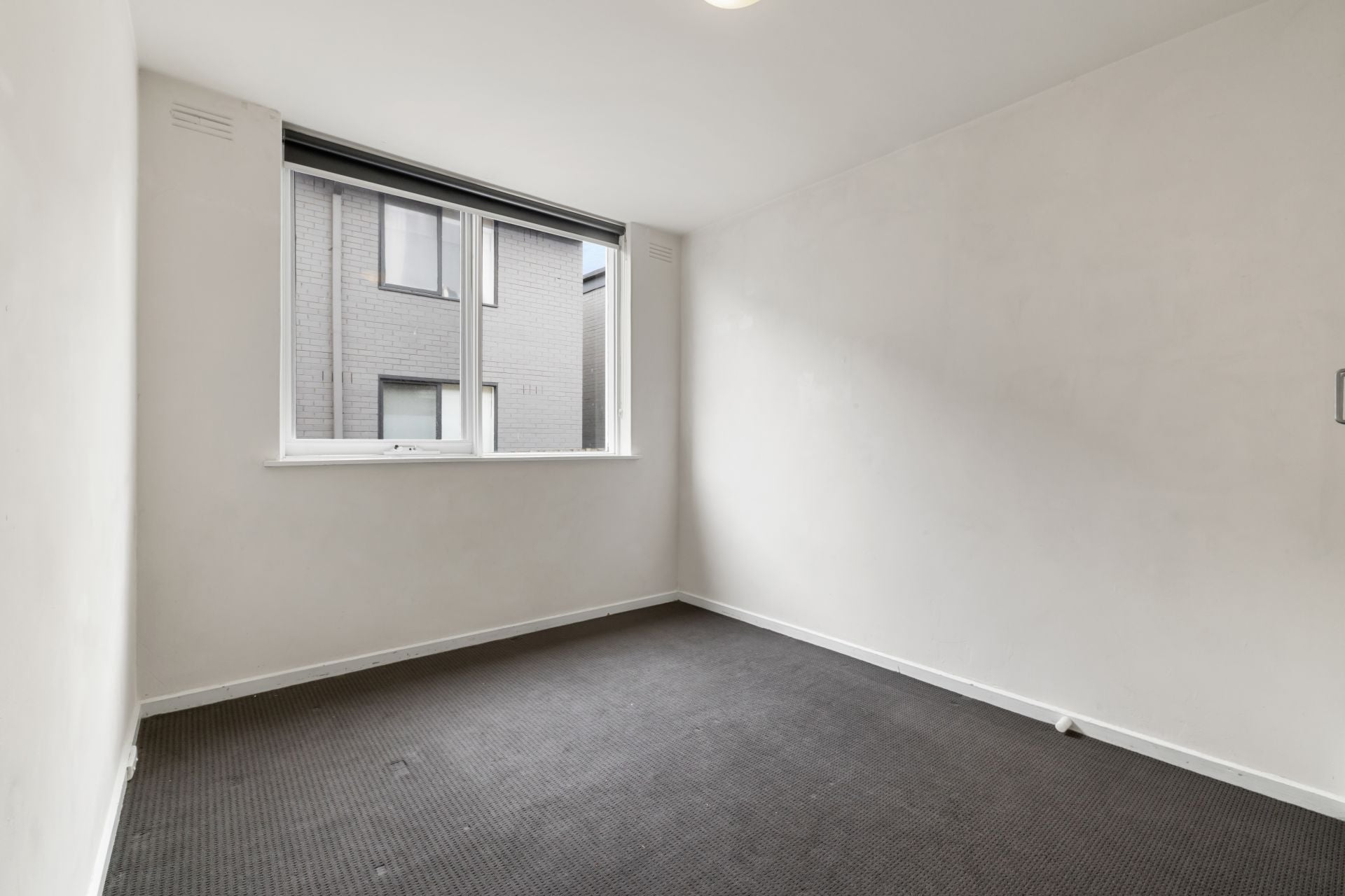 Northcote Unit in an Amazing Location!