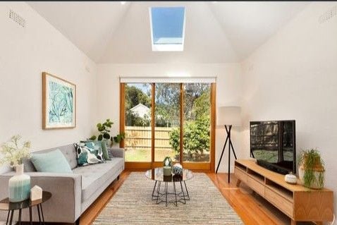 Charming Two-Bedroom Home in the Heart of Ivanhoe