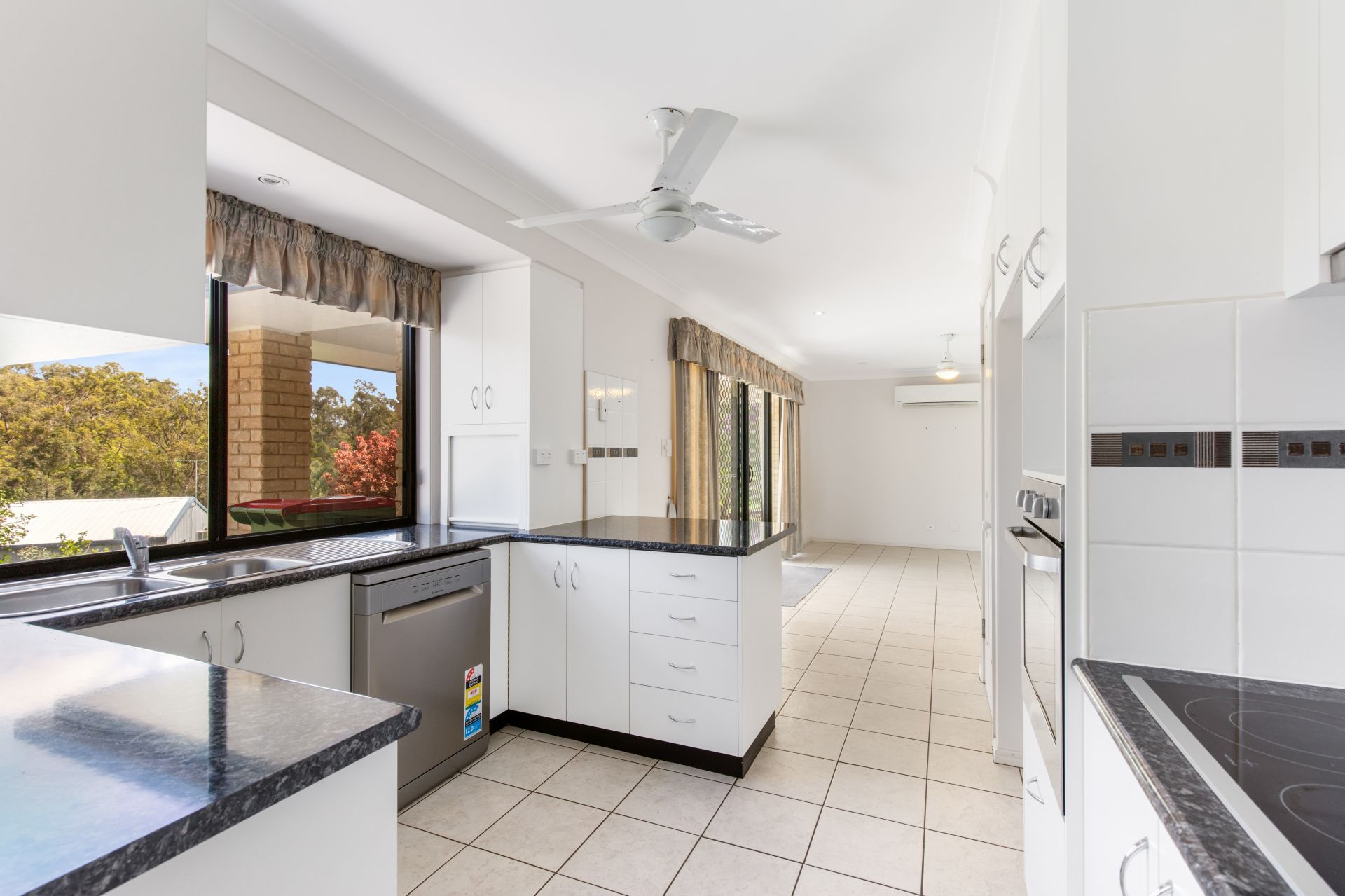 3 Farmborough Court, Southside - Thumbnail 5