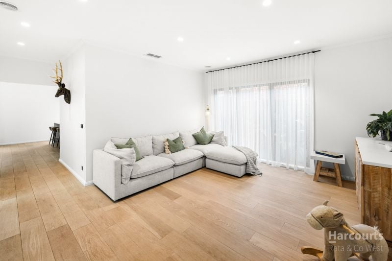 27 Great Barr Crescent, Caroline Springs