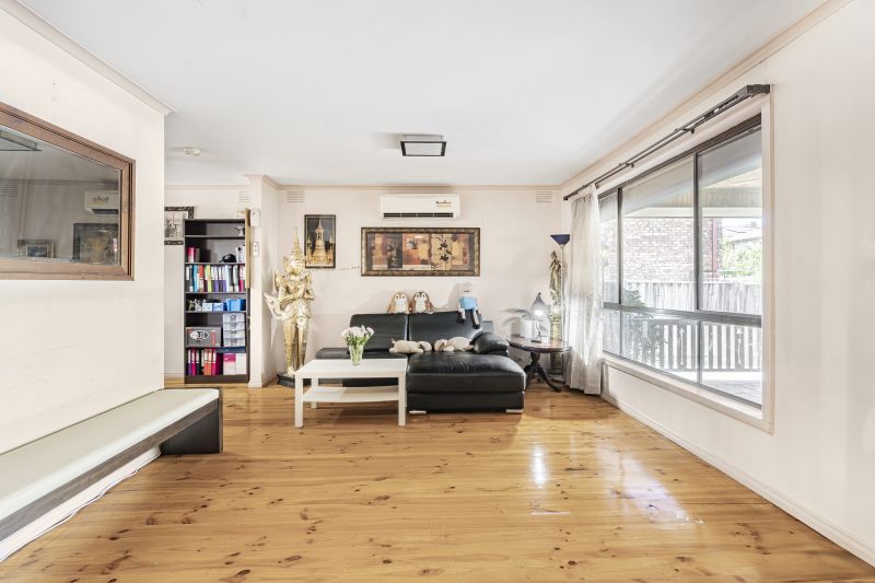 8 Casey Drive, Lalor