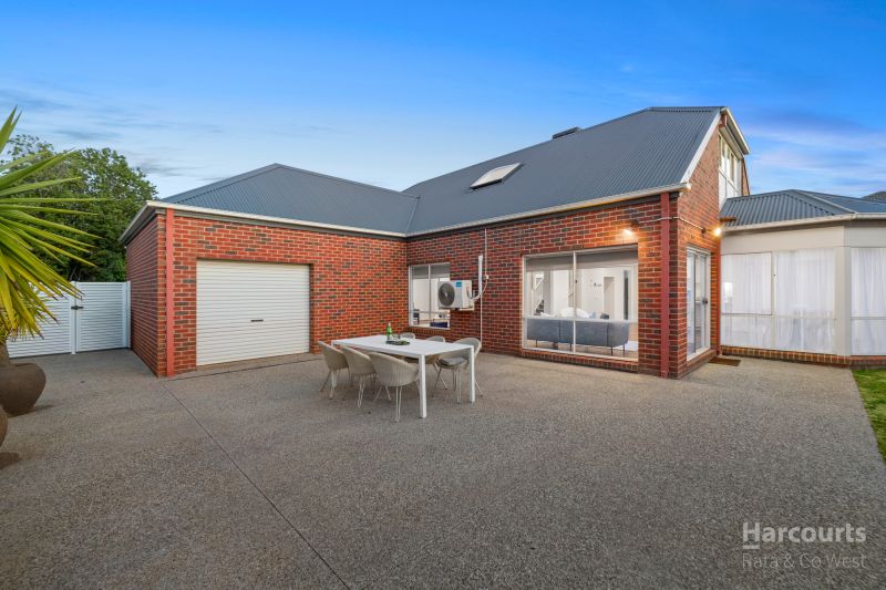11 Macedon Close, Caroline Springs