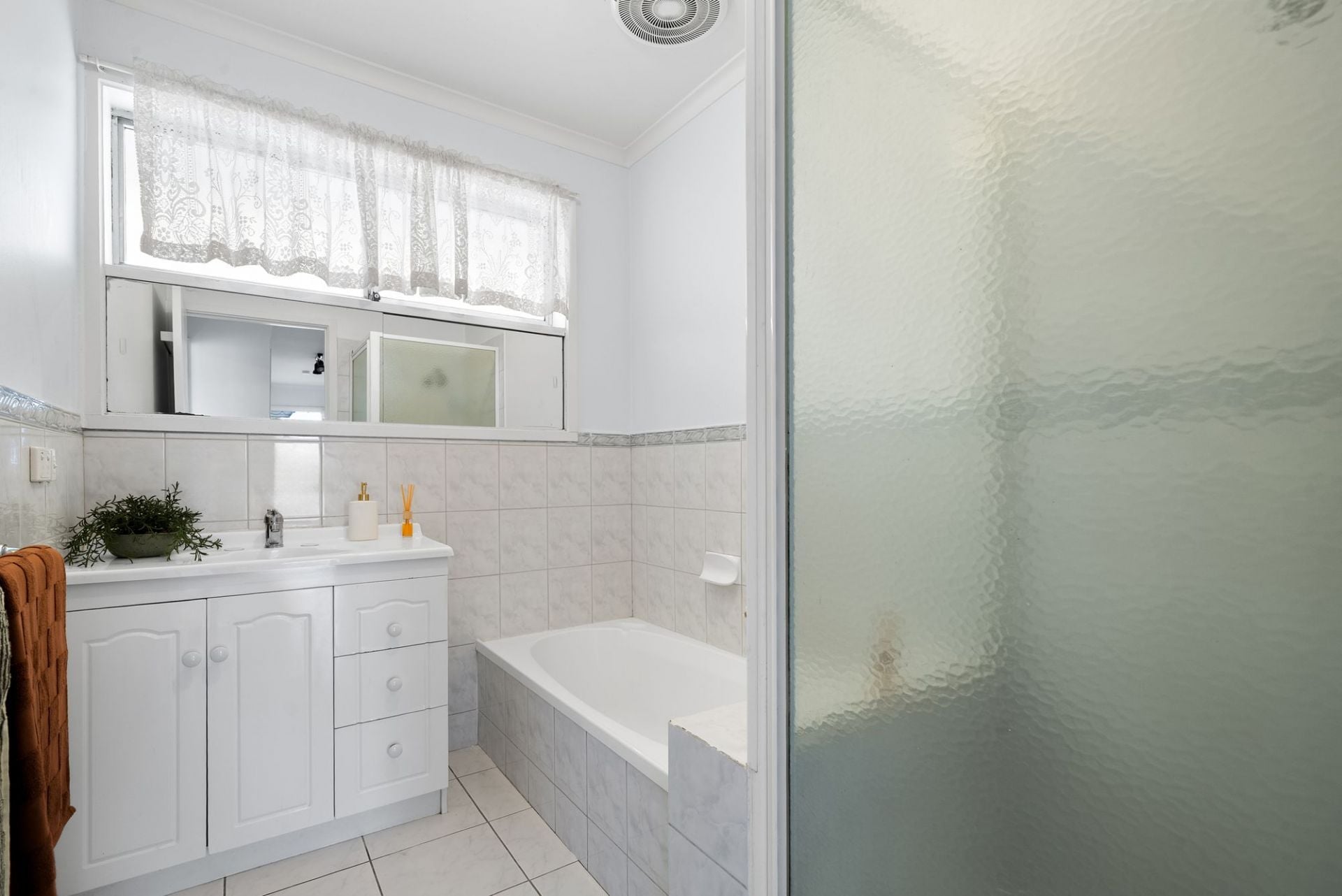 Light-Filled Family Living in a Convenient Lalor Location