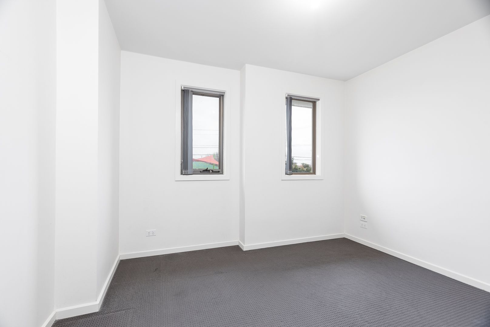 GREAT POSITION - 2 BEDROOM TOWNHOUSE