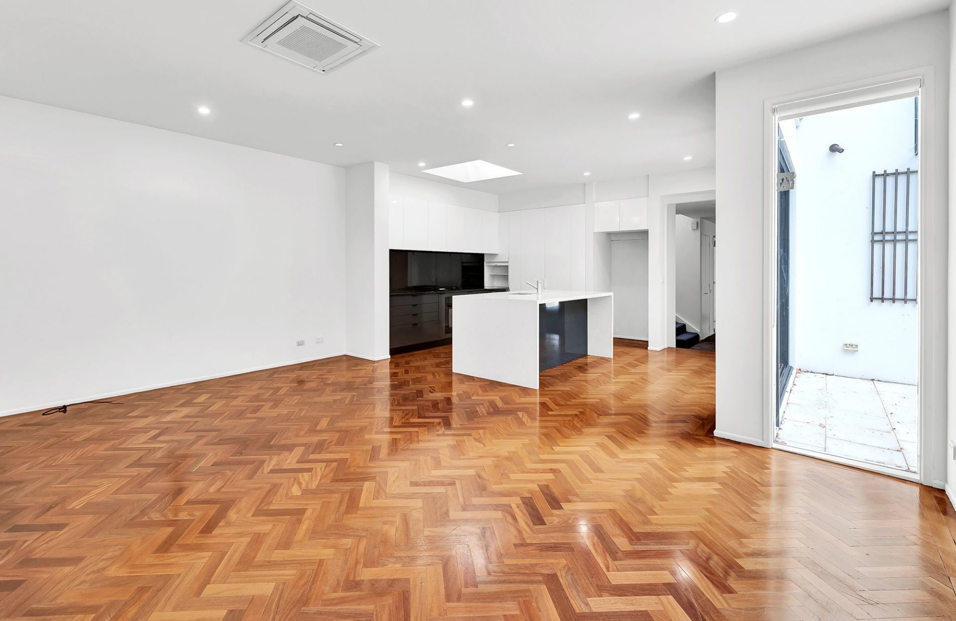 8 Cloverdale Avenue, Toorak, Toorak - Thumbnail 3