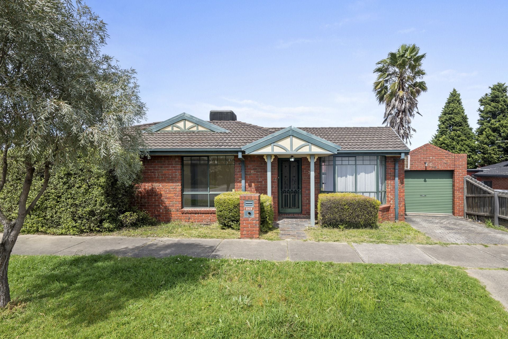 Fresh, Modern Living in a Convenient Location!