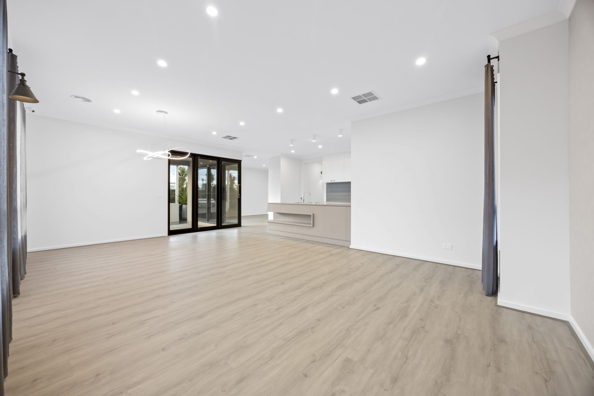 24 Blomeley  Drive, Lucas, Lucas - Thumbnail 8