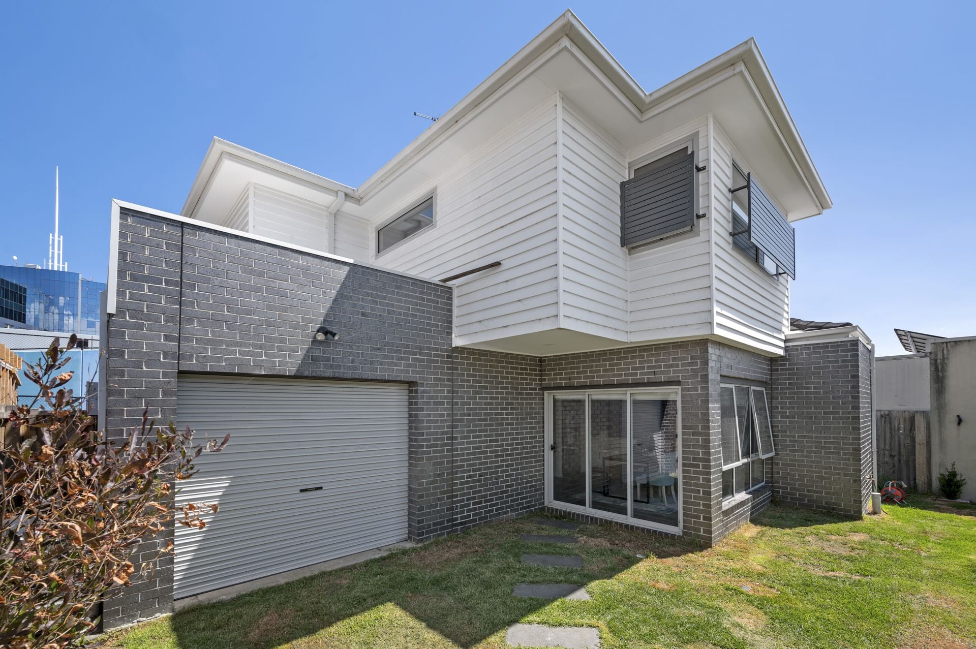 SUPERB LIVING ON LIVINGSTONE