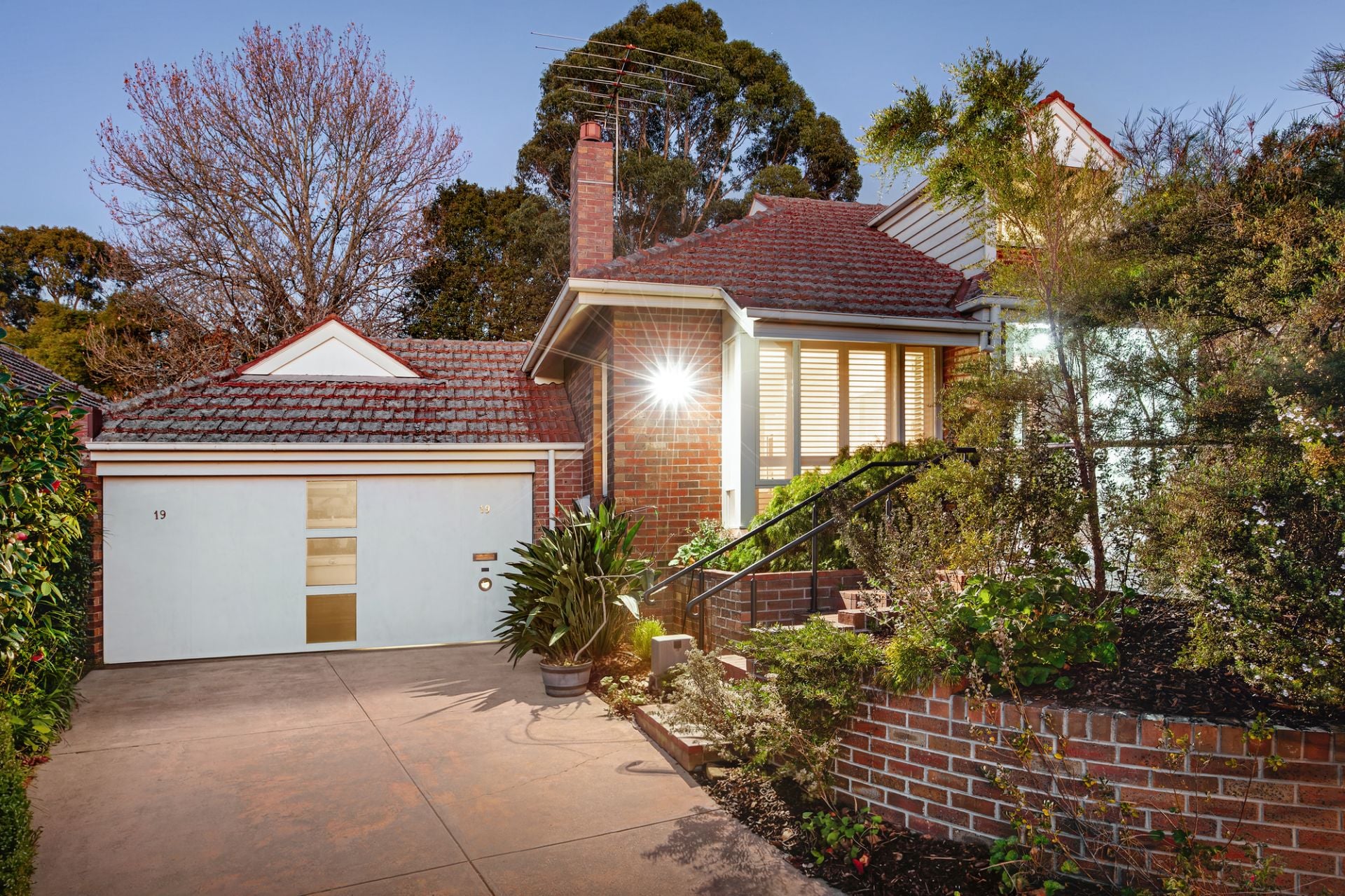 19 St Anthonys Place, Kew, Kew - Image 1