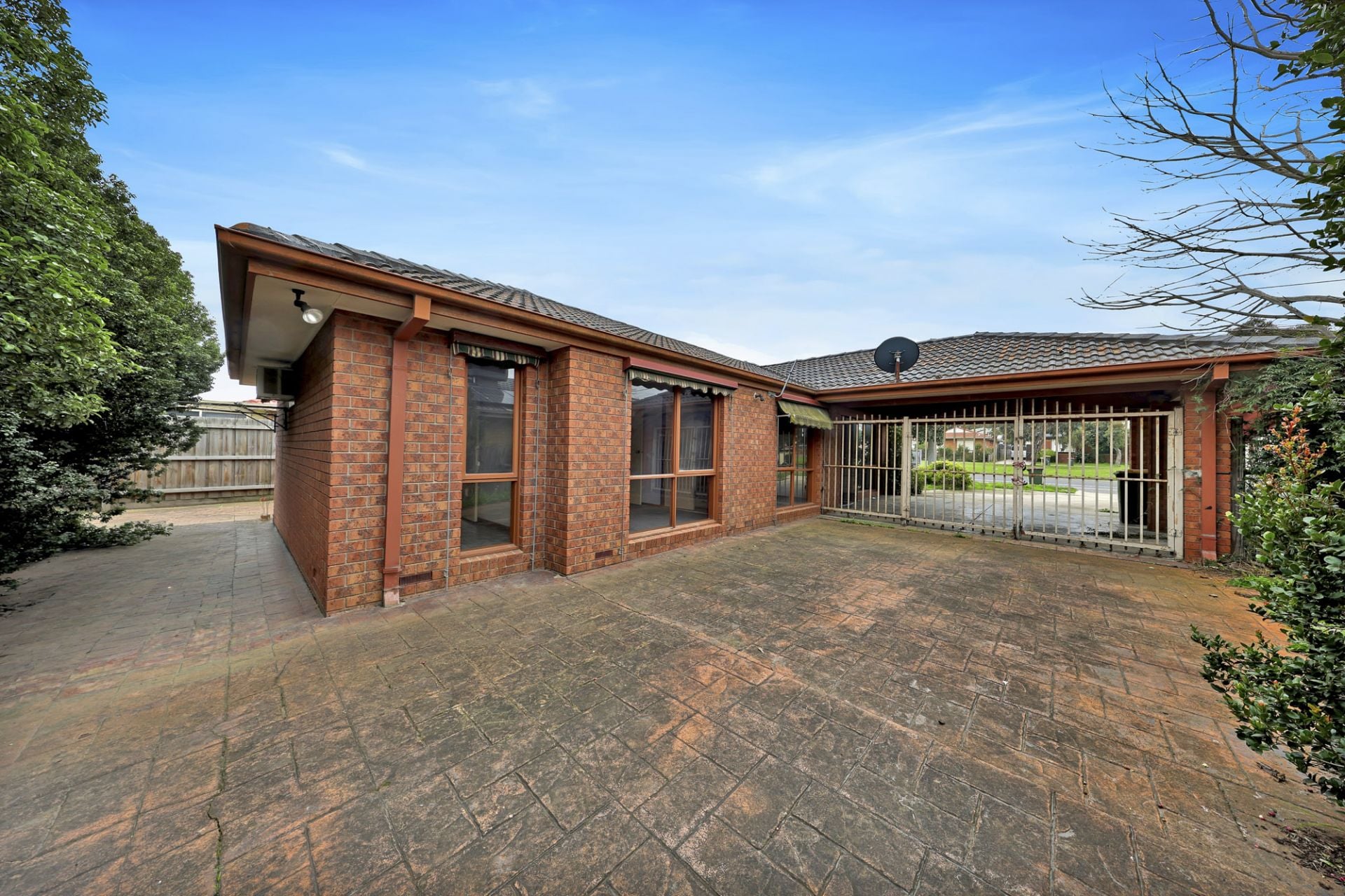 THREE BEDROOM TWO BATHROOM FAMILY HOME