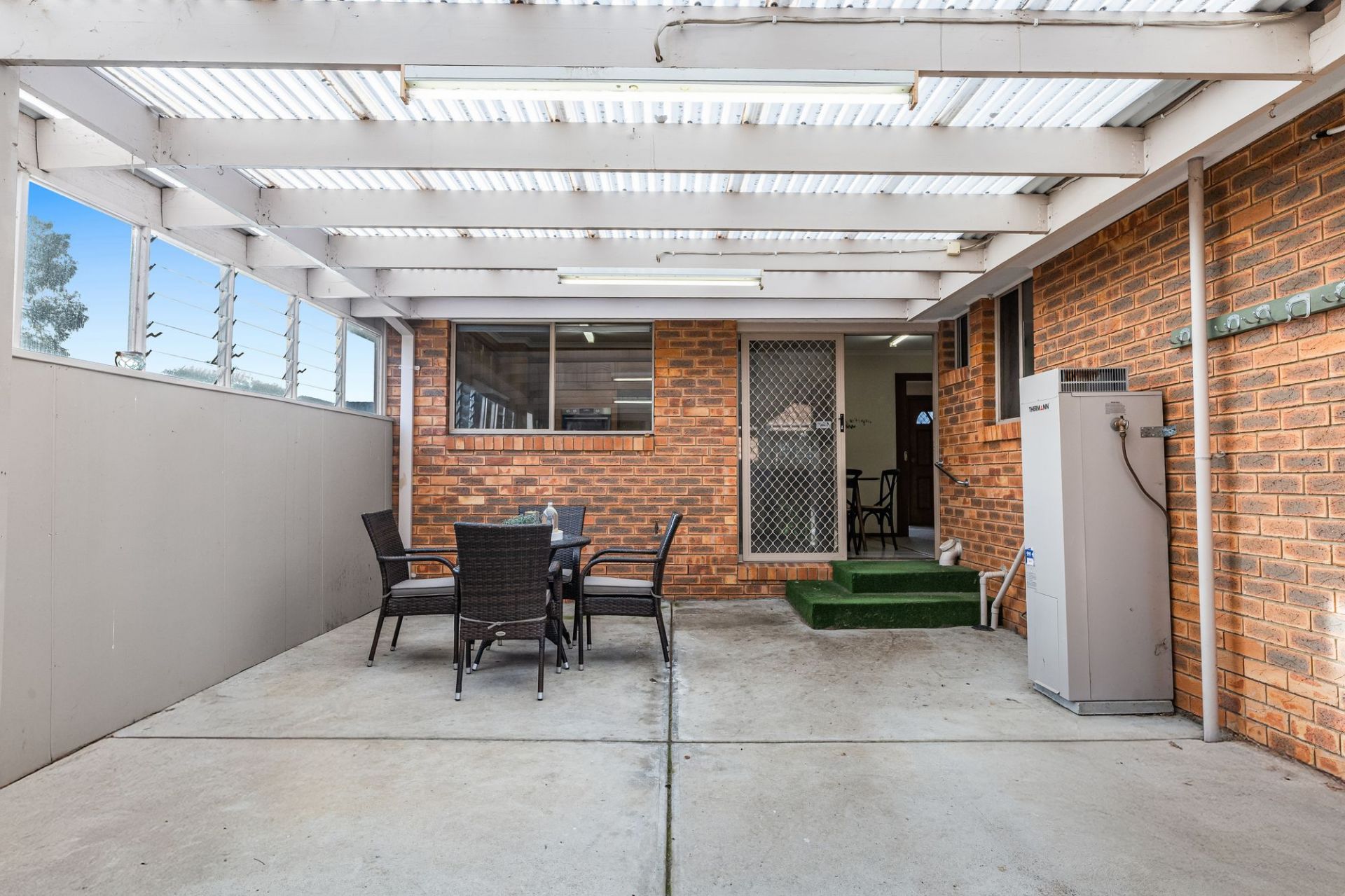 Stylish, Spacious & Superbly Located