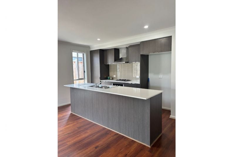 15 Rabbit Crescent, Werribee