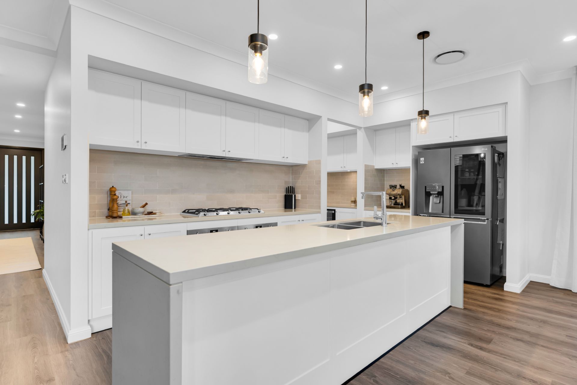 17 Pleasant Circuit, Gledswood Hills, Gledswood Hills - Thumbnail 4