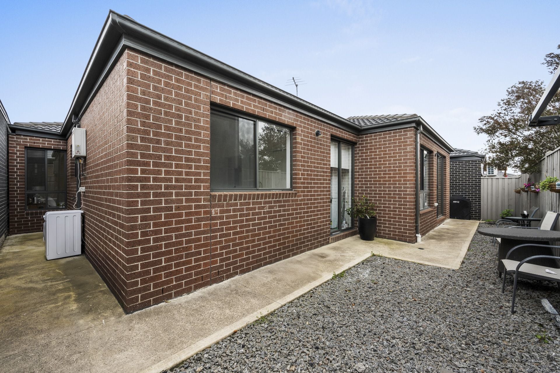 Modern Comfort in a Prime Family Setting