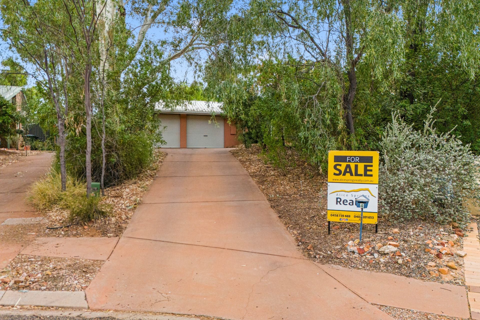 4 Lakes Court Desert Springs NT, Desert Springs - Thumbnail 2