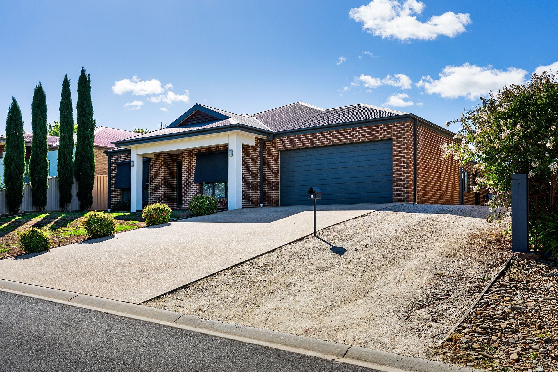 14 Phyllis Crescent, McKenzie Hill - Thumbnail 2