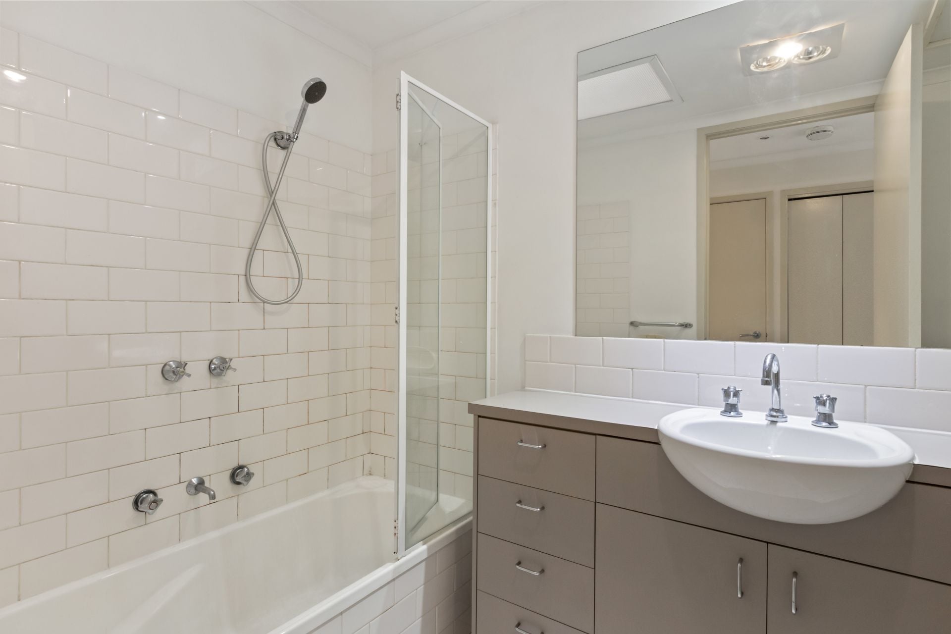 Simplicity, Comfort & Convenience in a Prime Location