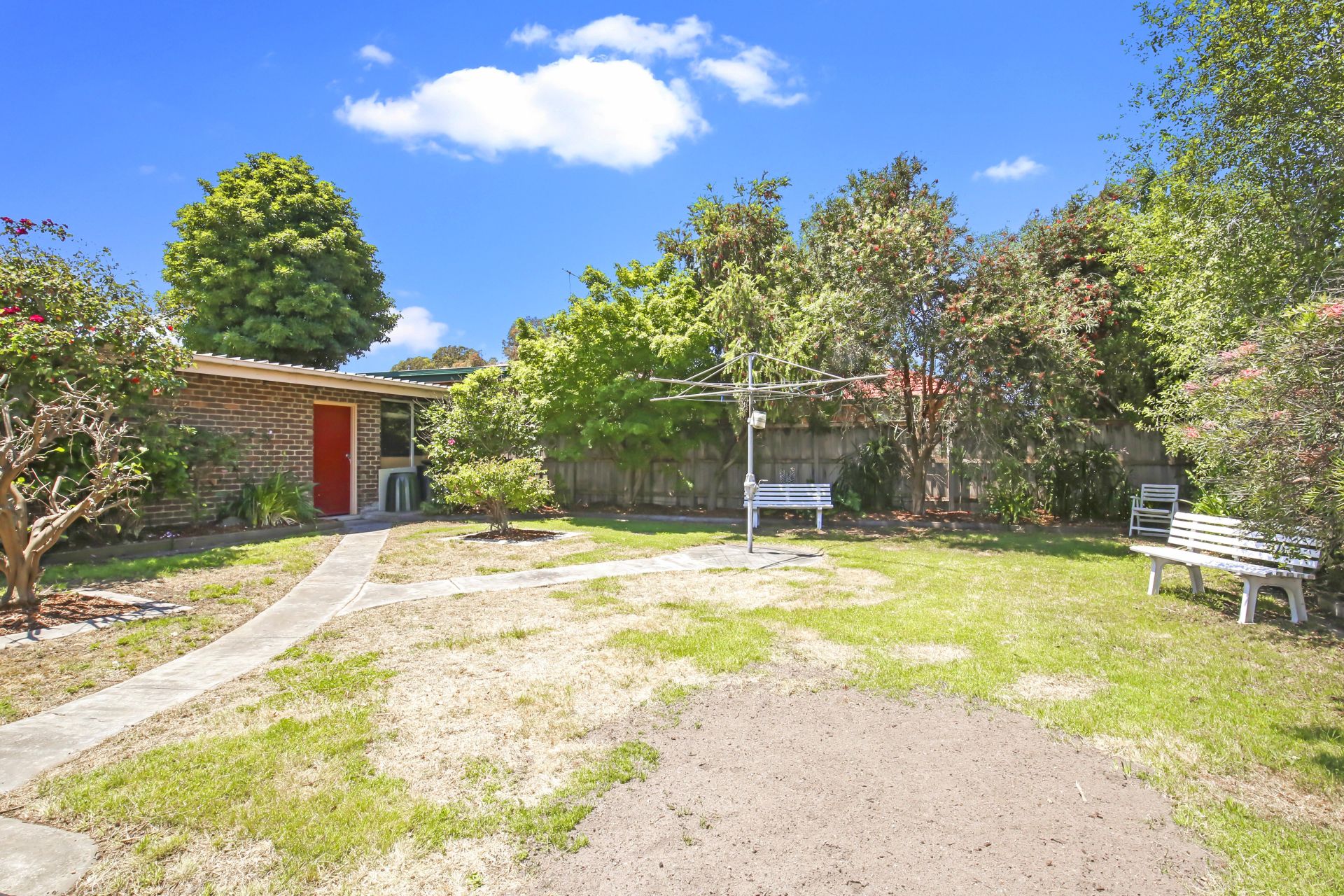 Position Perfection & Outstanding Potential  -  744m2 ( approx )