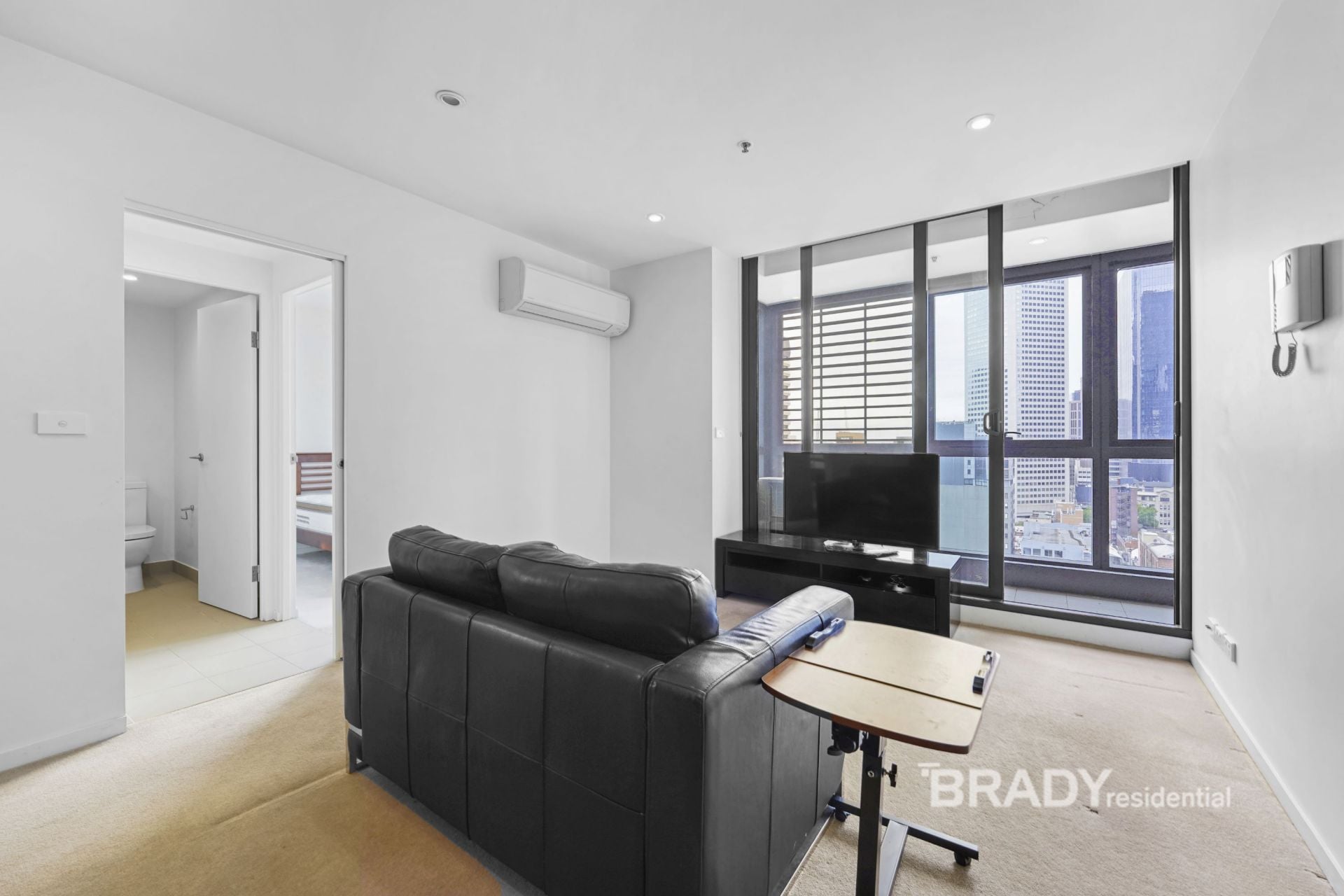 1701/8 Sutherland Street Melbourne VIC, Melbourne - Thumbnail 2
