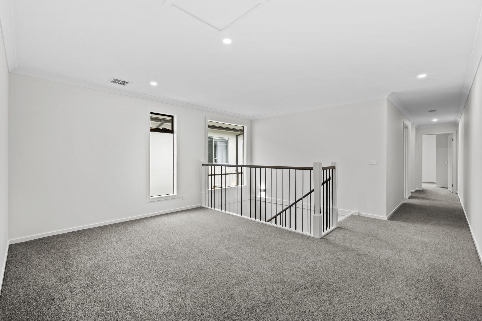CONTEMPORARY COMFORT MEETS CONVENIENCE