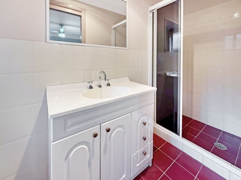 Well-Presented Family Home in the Popular Cascades Estate