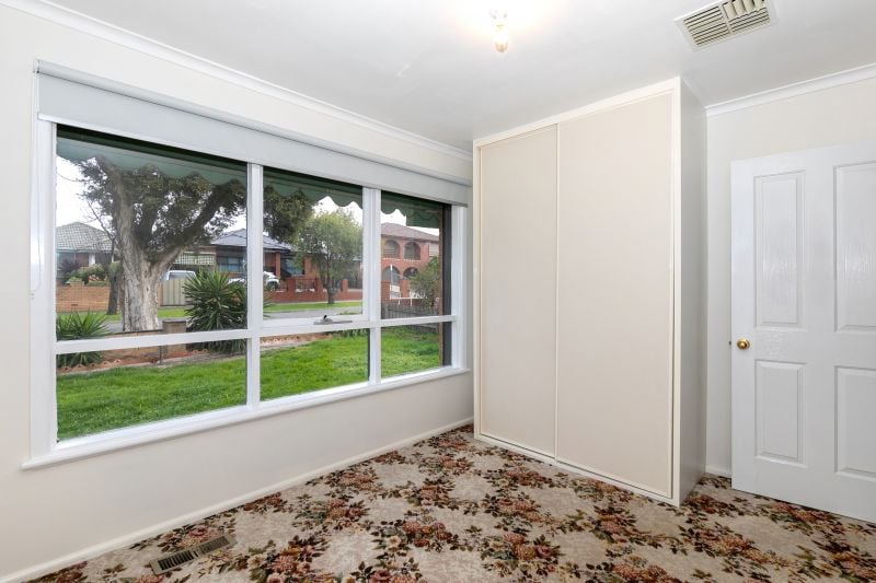 16 Avondale Road, Lalor