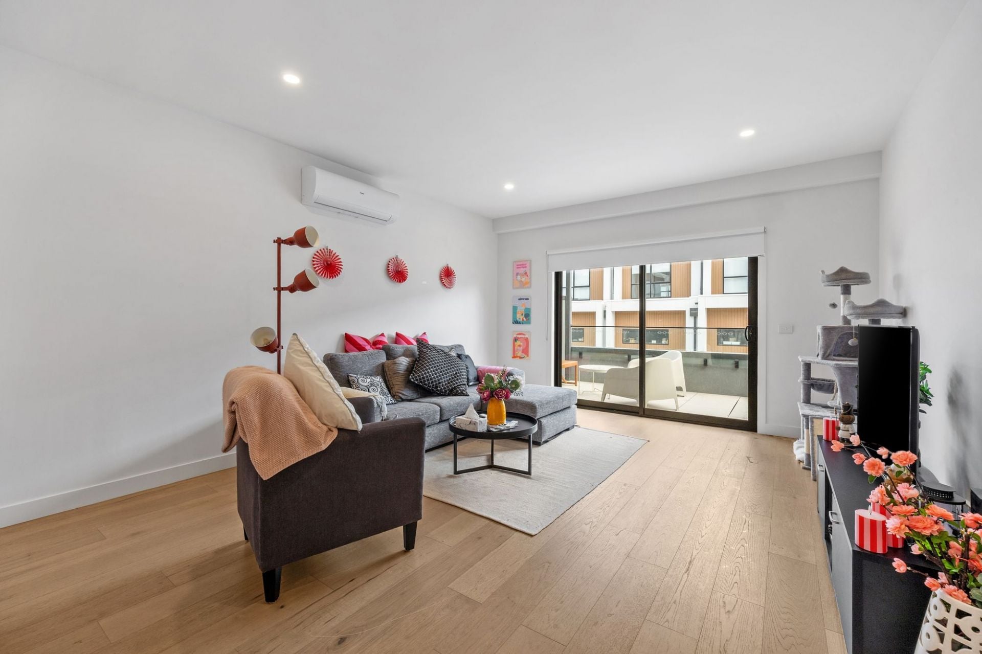 INVESTORS TAKE NOTE ( current rent return $2520 per calendar month)