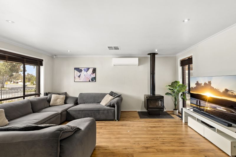 63 Hinkler Drive, Mill Park