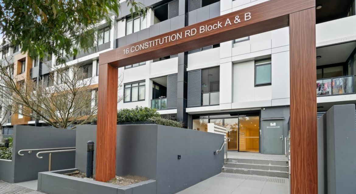 Ryde B5206/16 Constitution Road