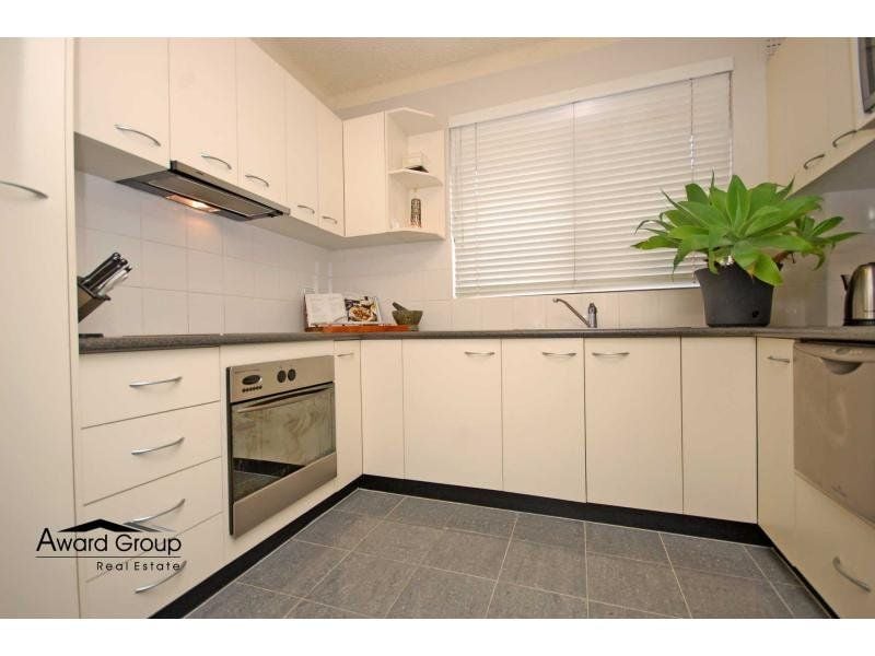 2/6 Bank Street MEADOWBANK NSW