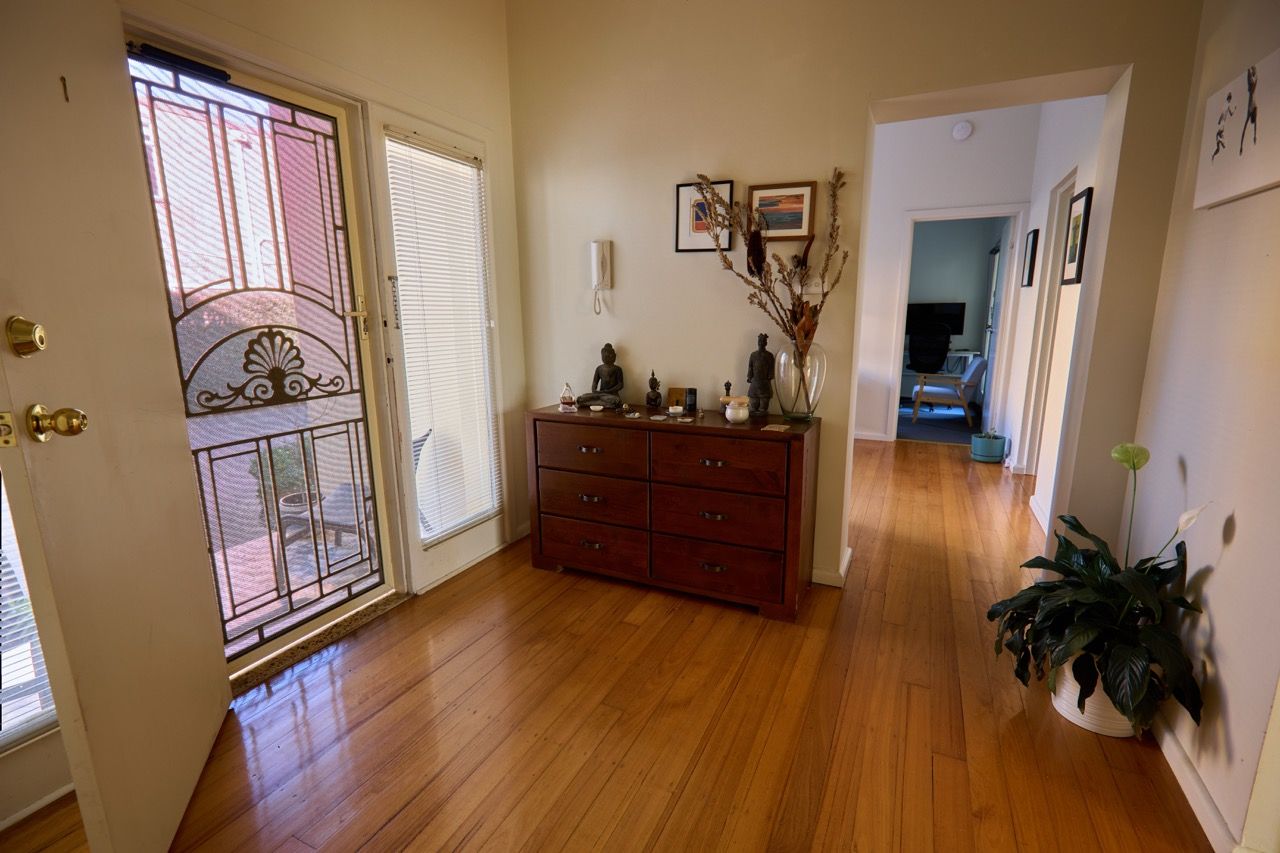 Charming & Light-Filled Thornbury Home