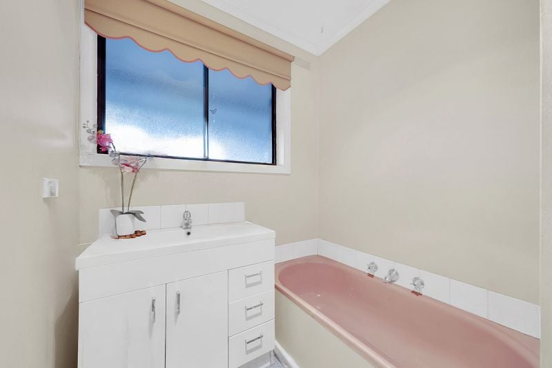 30 Newton Crescent, Lalor