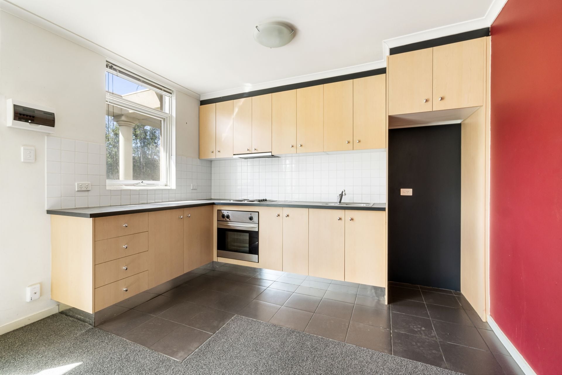 Beautiful Gem Overlooking Pender's Park