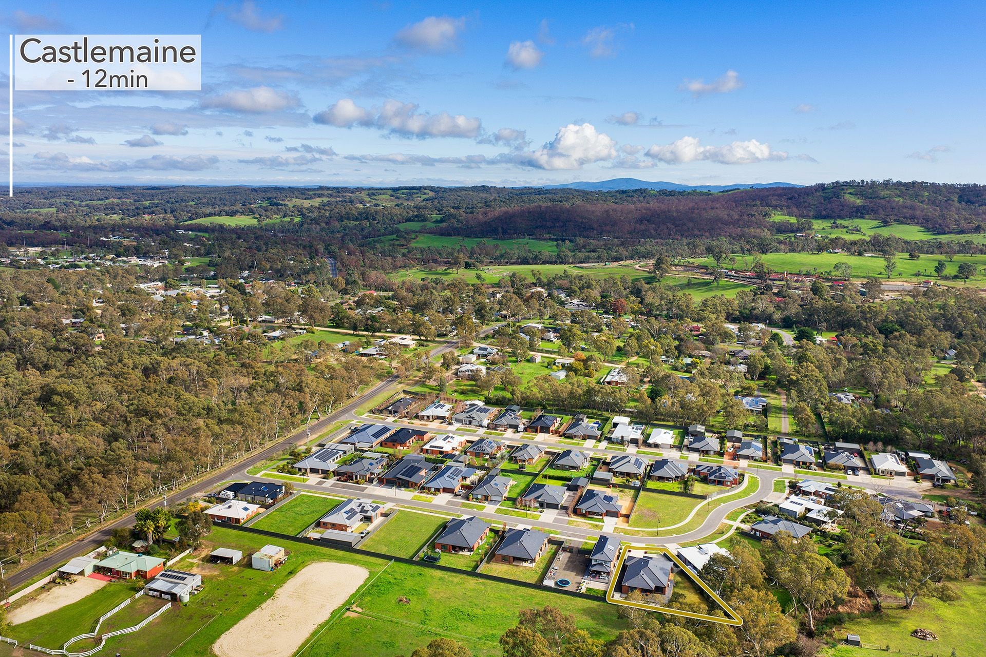16 Molly Drive, Harcourt - Image 1