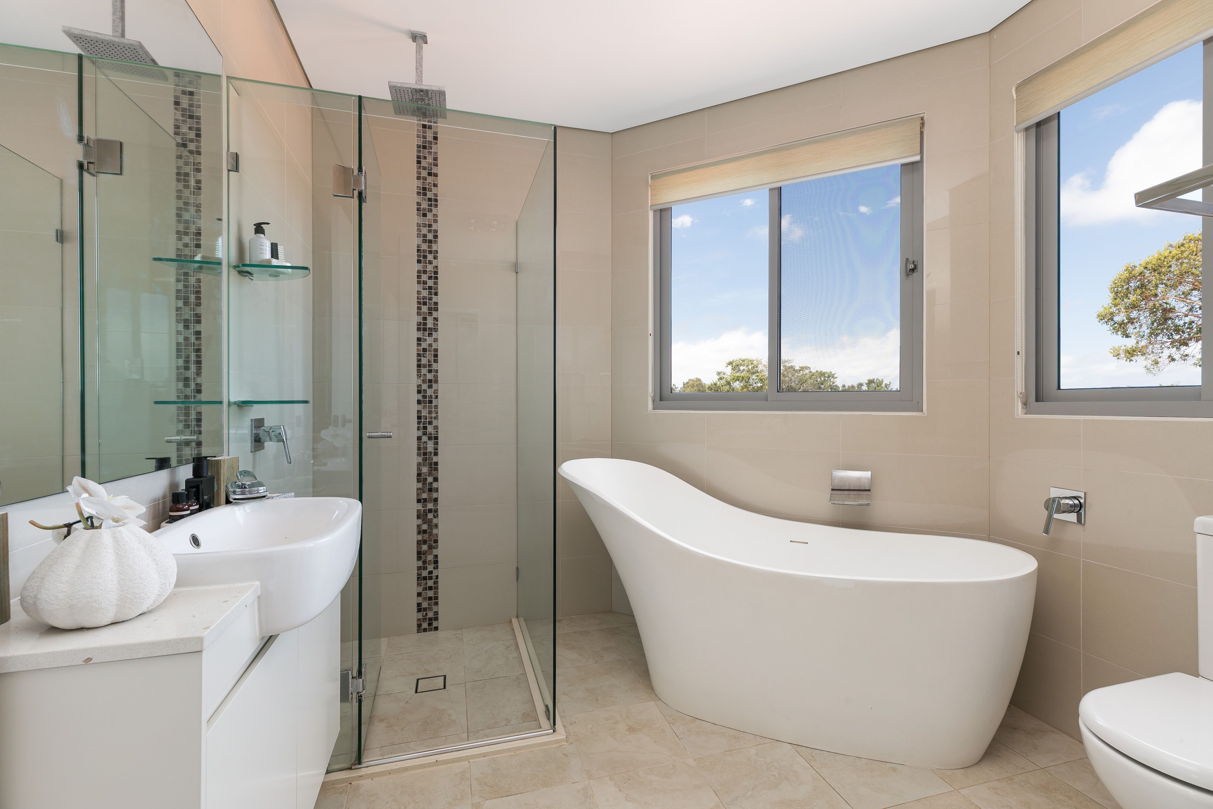 4 Glandore Street WOOLOOWARE 2230