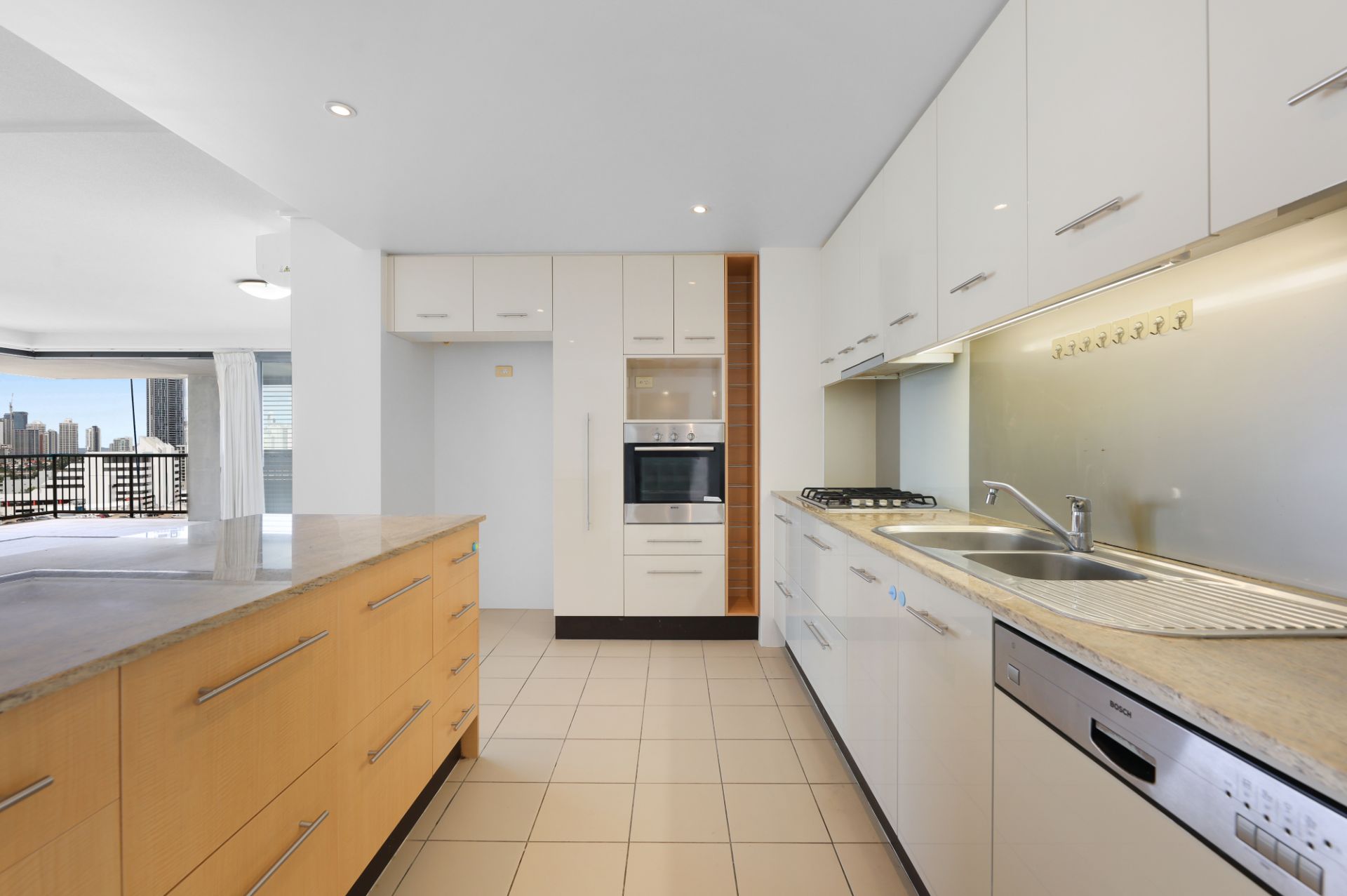 242/105 Scarborough Street, Southport, Southport - Thumbnail 4